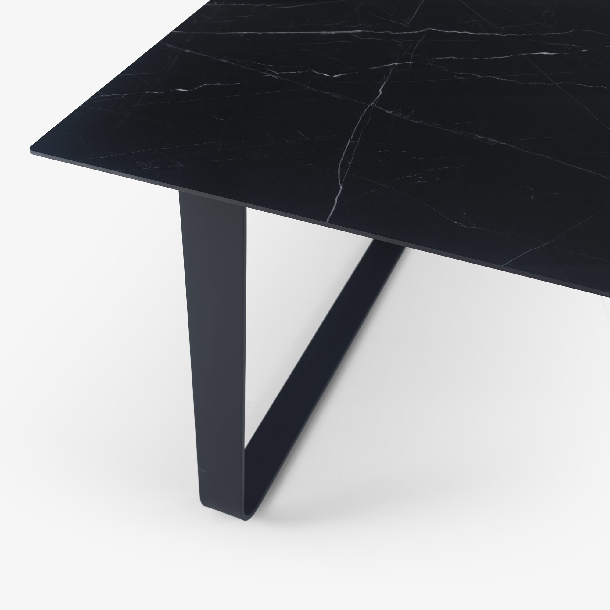 Image Dining table black lacquered base  5