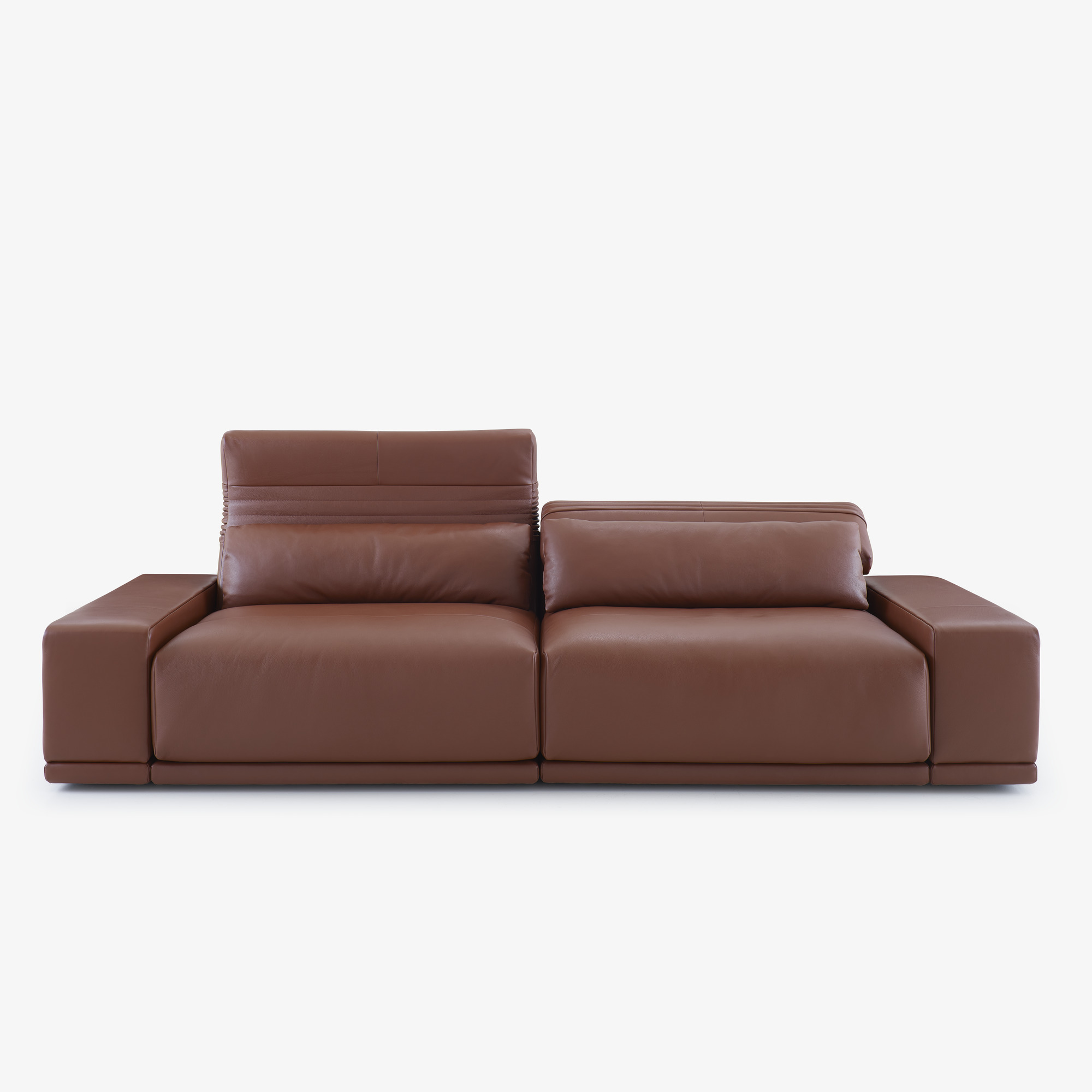 Image Large settee with broad armrest without lumbar cushion 2