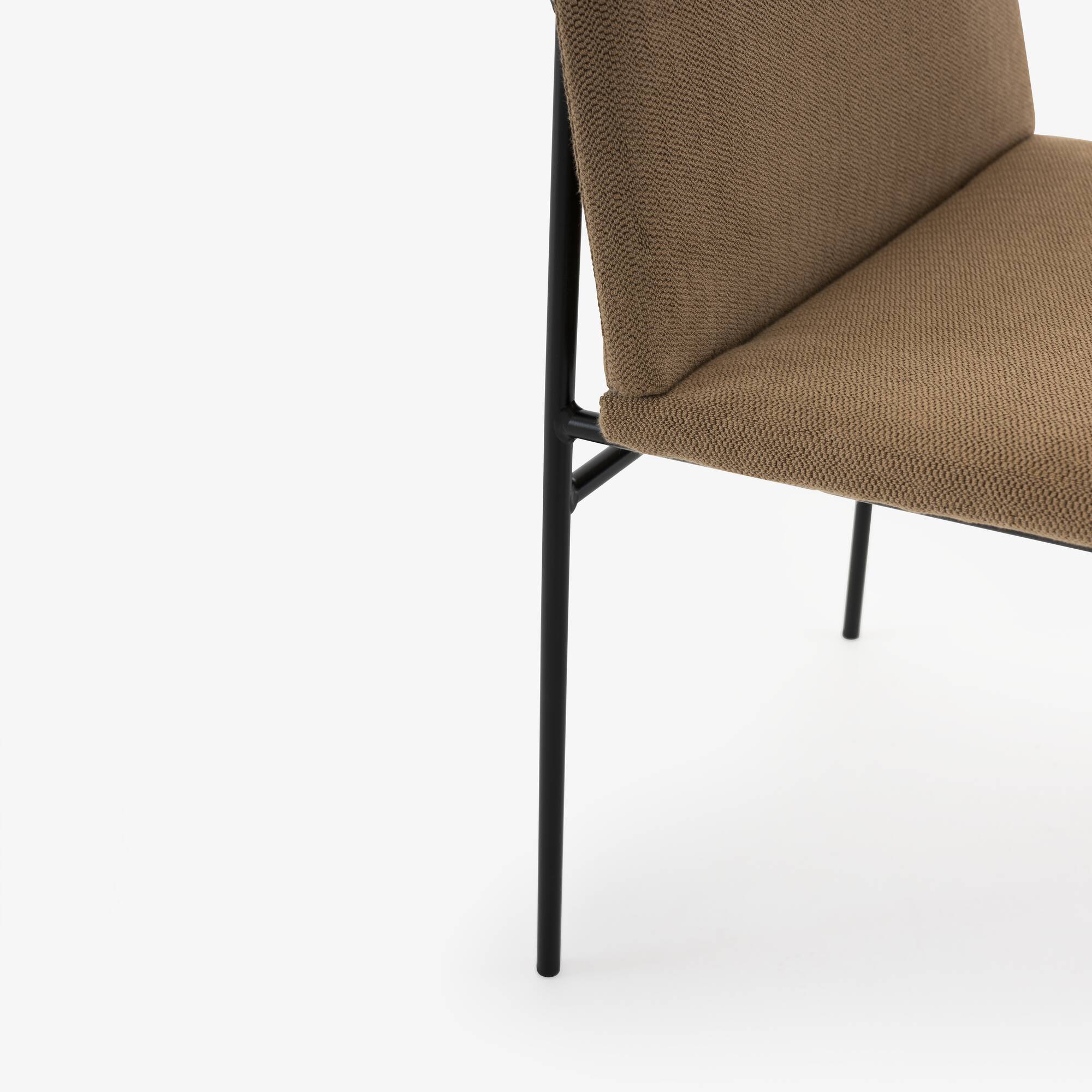 Image Chaise piétement laqué noir satiné  5