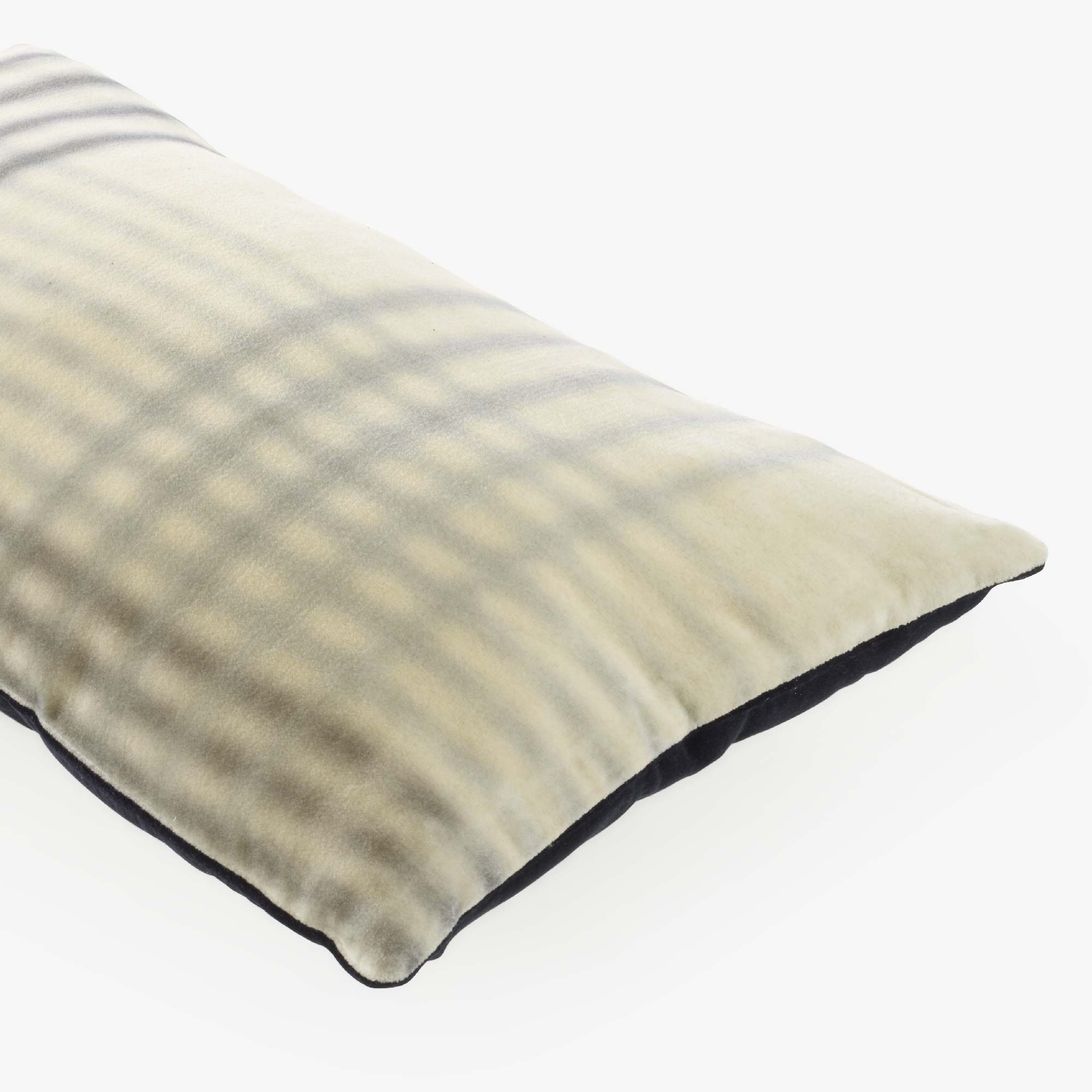 Image Cushion white / black  3