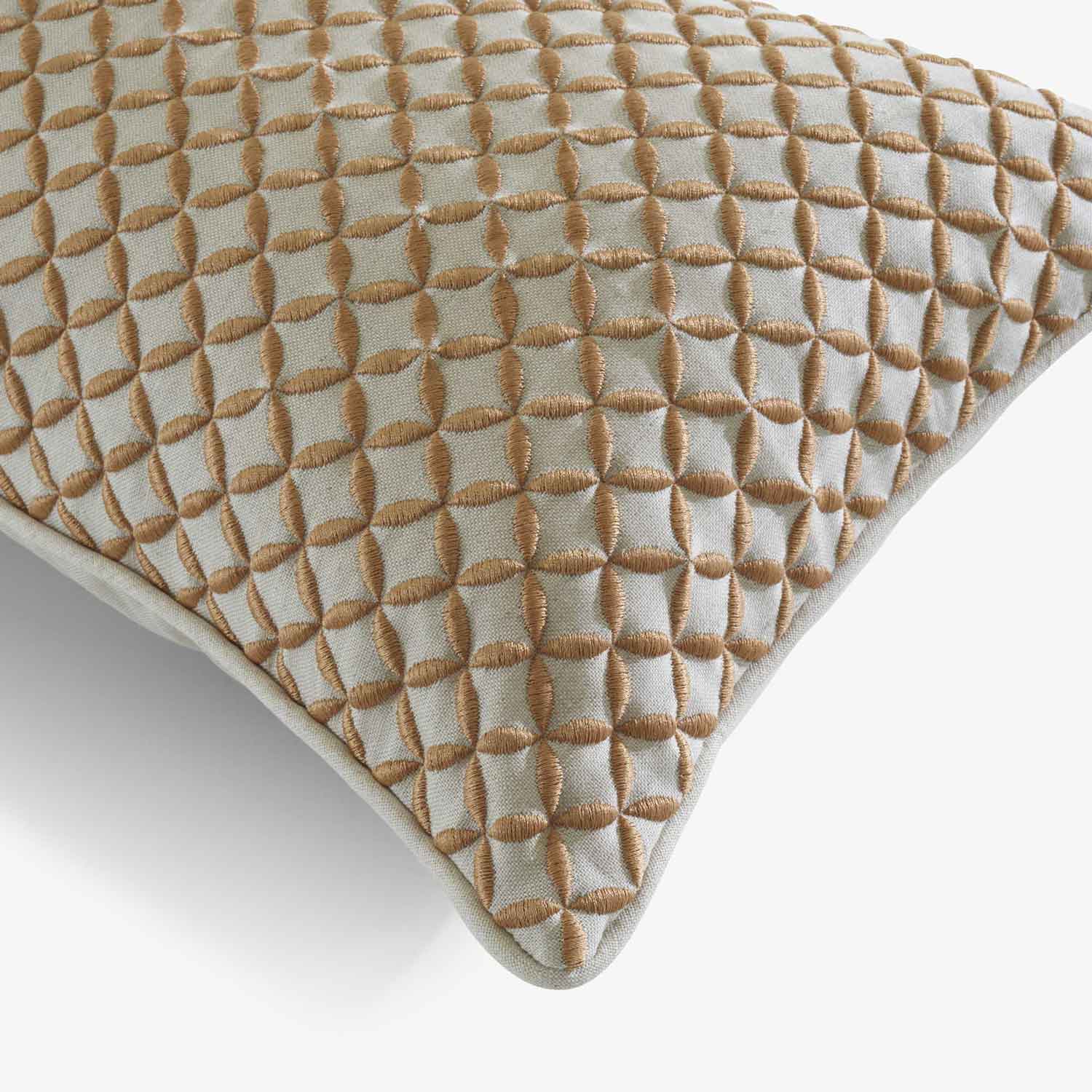 Image Coussin broderie bronze  3