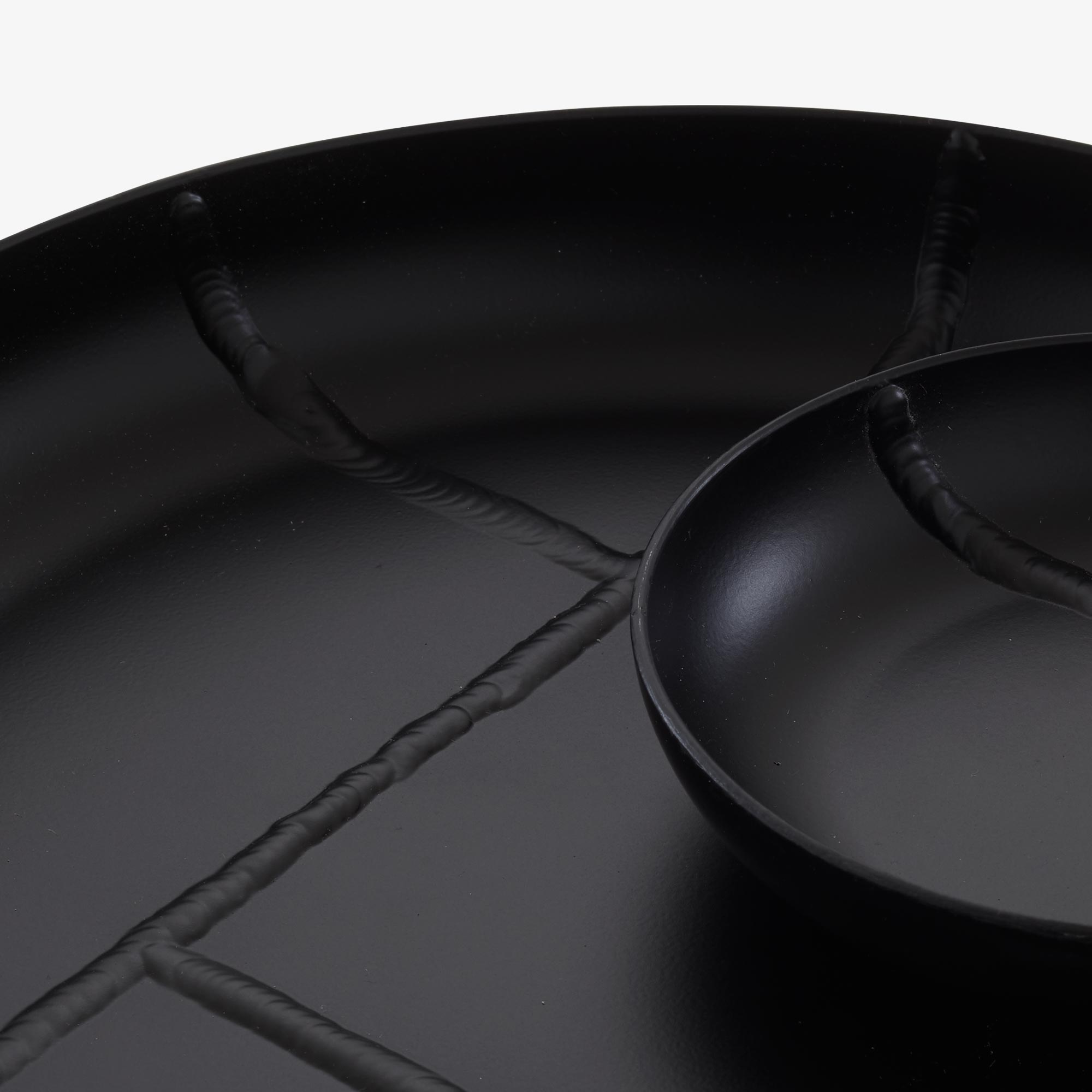 Image Set of 2 dishes black lacquer aluminium  3