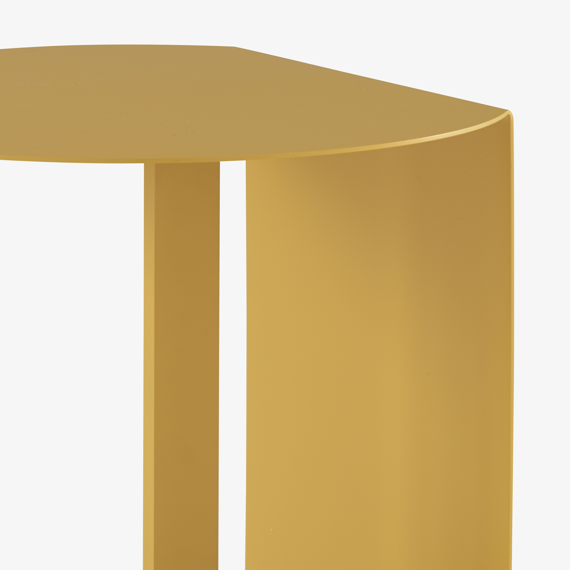 Image Pedestal table moutarde lacquer  3